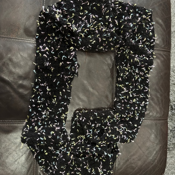 Bundle of 5 circle loop winter scarfs - Picture 2 of 7